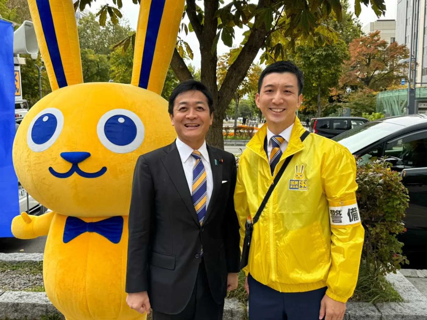 国民民主党の玉木雄一郎代表、こくみん、黄色いジャンパー姿の阿部恭介
