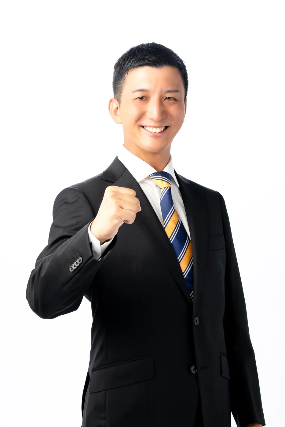 拳を握って笑顔を見せる阿部恭介